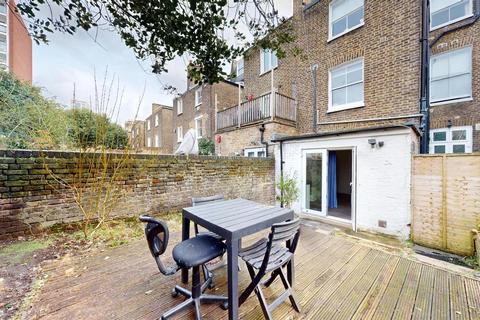 Studio to rent, Matheson Road, London W14