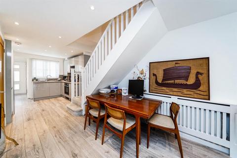 2 bedroom house for sale, Ashingdon Close, Chingford