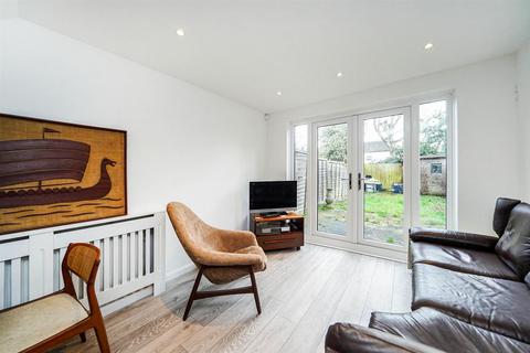 21 Ashingdon Close, London, E4 6XH