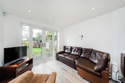 21 Ashingdon Close, London, E4 6XH