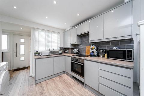 21 Ashingdon Close, London, E4 6XH