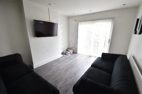 3 bedroom end of terrace house for sale, Brooms Road, Luton, LU2 0JP