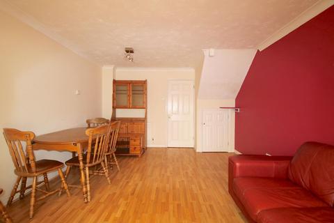 2 bedroom house to rent, Keel Close, Barking IG11