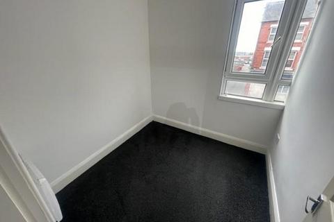 2 bedroom flat to rent, Seaview Road, Wallasey CH45