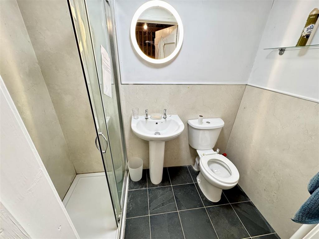 Showeroom/ bath