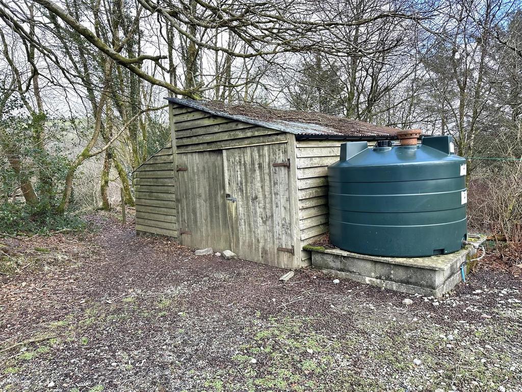External garage / workshop