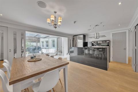 3 bedroom apartment for sale, Wellington Road, St John's Wood, London, NW8