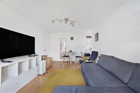 2 bedroom flat for sale, Hillfield Avenue, London N8