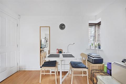 2 bedroom flat for sale, Hillfield Avenue, London N8
