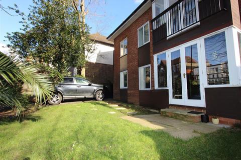 2 bedroom apartment for sale, Hillfield Avenue, London N8