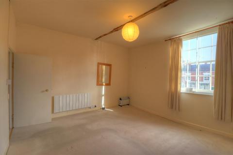 2 bedroom apartment to rent, Broad Street, Pershore