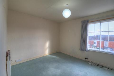 2 bedroom apartment to rent, Broad Street, Pershore