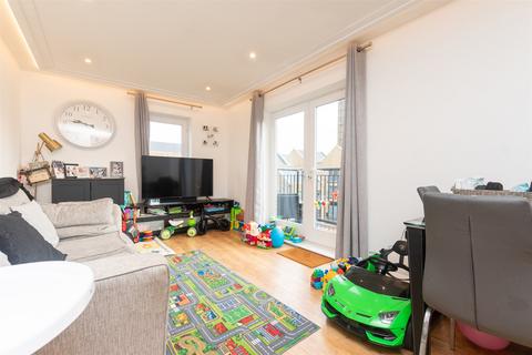 2 bedroom flat for sale, Esparto Way, Dartford, Kent