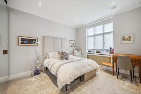 2 bedroom flat for sale, Cheyne Gardens, London, SW3