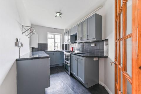 3 bedroom flat to rent, Lucas Court, Sydenham, London, SE26