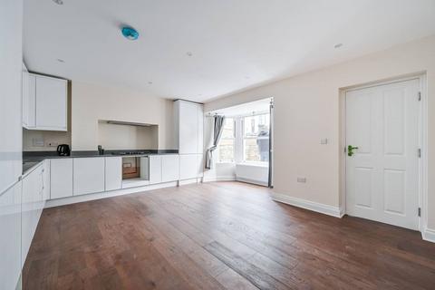 3 bedroom flat to rent, Limes Grove, Lewisham, London, SE13