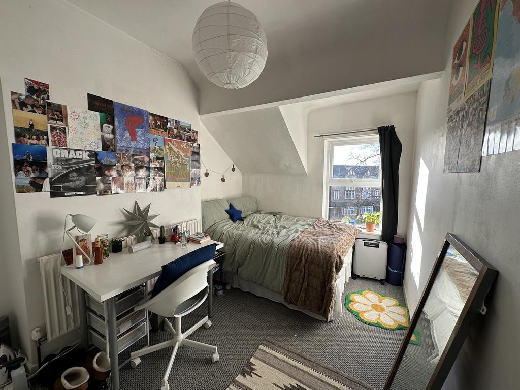 A cozy and inviting double bedroom with ample n...
