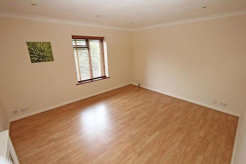 1 bedroom flat to rent, Market House, Market Place, Chalfont St. Peter, SL9