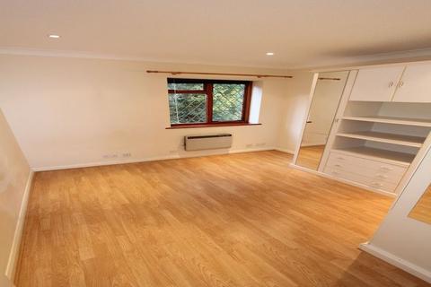 1 bedroom flat to rent, Market House, Market Place, Chalfont St. Peter, SL9