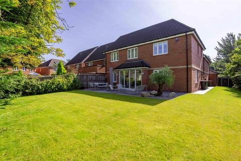 5 bedroom detached house for sale, Rosebank Close, Leeds LS17