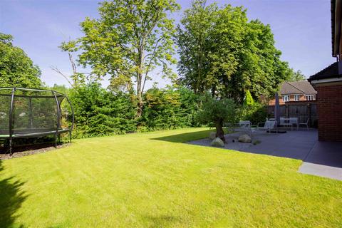 5 bedroom detached house for sale, Rosebank Close, Leeds LS17