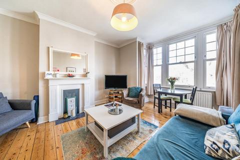 Flat B, 6 Cavendish Road, London, SW12 0DG
