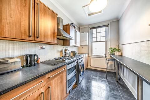 Flat B, 6 Cavendish Road, London, SW12 0DG