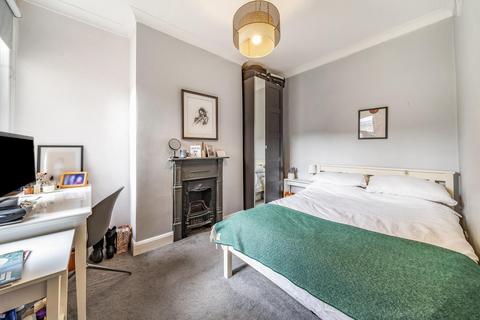 Flat B, 6 Cavendish Road, London, SW12 0DG