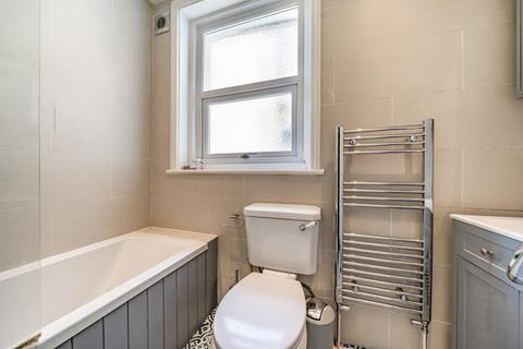 Flat B, 6 Cavendish Road, London, SW12 0DG