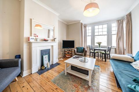 Flat B, 6 Cavendish Road, London, SW12 0DG