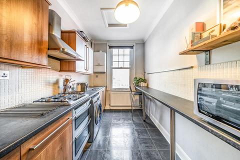 Flat B, 6 Cavendish Road, London, SW12 0DG