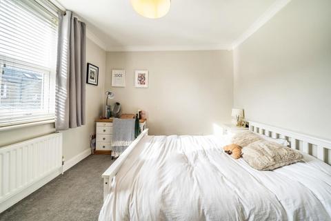 Flat B, 6 Cavendish Road, London, SW12 0DG