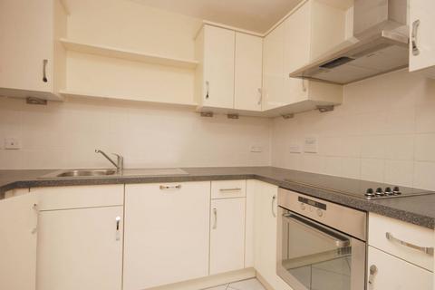 2 bedroom flat for sale, Station Approach, Woking, GU22