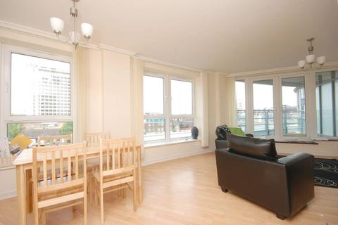 2 bedroom flat for sale, Station Approach, Woking, GU22