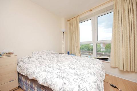 2 bedroom flat for sale, Station Approach, Woking, GU22