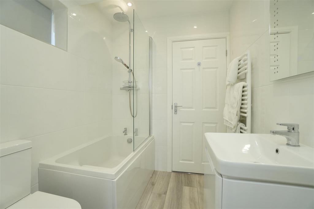 Jack &amp; Jill Bathroom