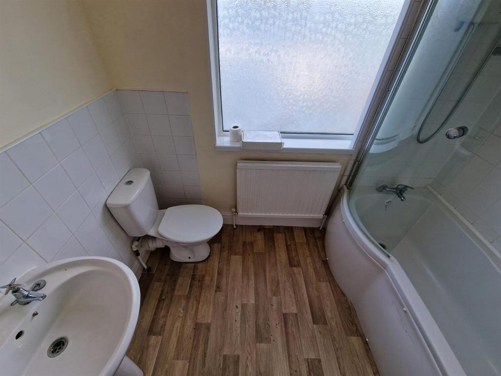 Flat Bathroom.jpg