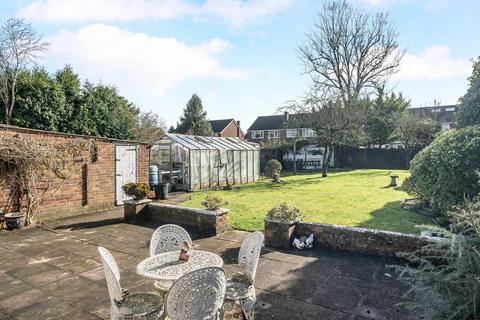 2 bedroom bungalow for sale, Wavendene Avenue, Surrey TW20