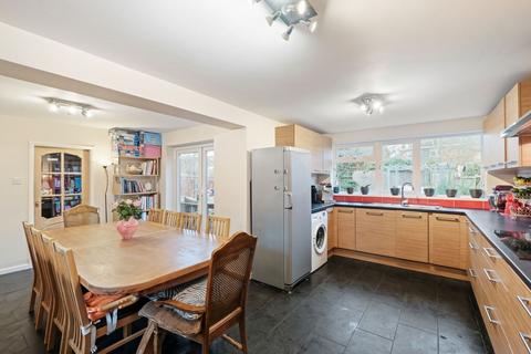 8 Edmonton Close, Worcester, WR2 4DQ