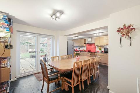 8 Edmonton Close, Worcester, WR2 4DQ