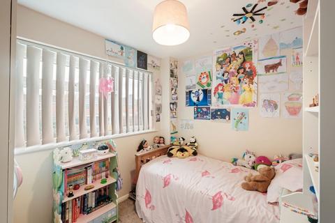 8 Edmonton Close, Worcester, WR2 4DQ