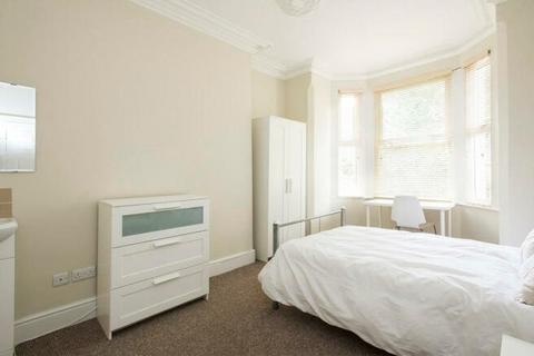 4 bedroom terraced house to rent, All Saints Terrace, Nottingham NG7