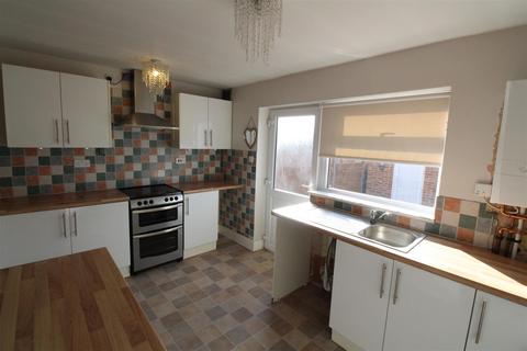 2 bedroom terraced house to rent, Foredyke Avenue, Hull