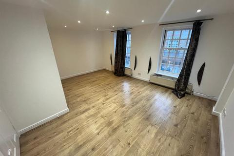 4 bedroom terraced house to rent, Gladstone Mews, Cavendish Road, London