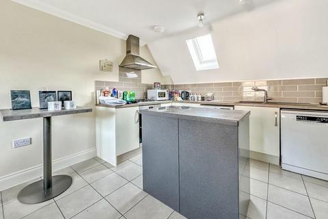 2 bedroom maisonette for sale, The Chine, London N21