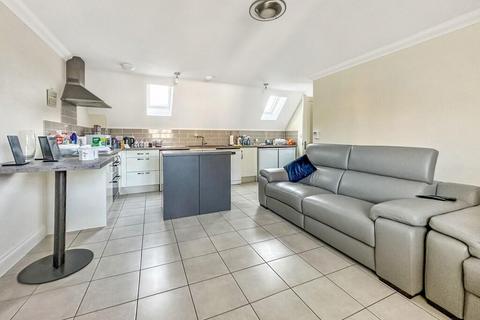 2 bedroom maisonette for sale, The Chine, London N21