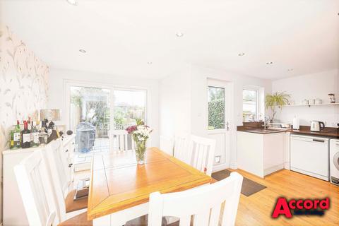 99d Purfleet Road, Aveley, South Ockendon, RM15 4DS