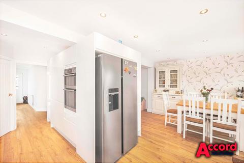 99d Purfleet Road, Aveley, South Ockendon, RM15 4DS