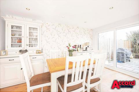 99d Purfleet Road, Aveley, South Ockendon, RM15 4DS