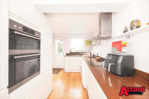99d Purfleet Road, Aveley, South Ockendon, RM15 4DS